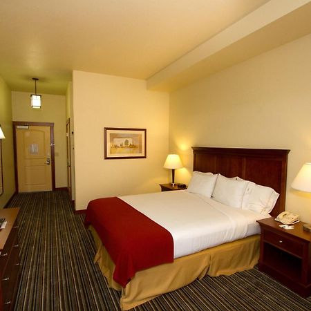 Holiday Inn Express Turlock By Ihg מראה חיצוני תמונה