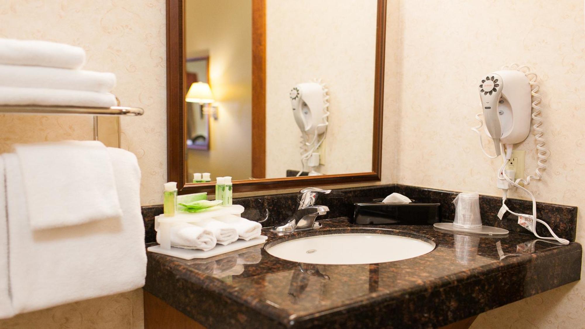 Holiday Inn Express Turlock By Ihg מראה חיצוני תמונה