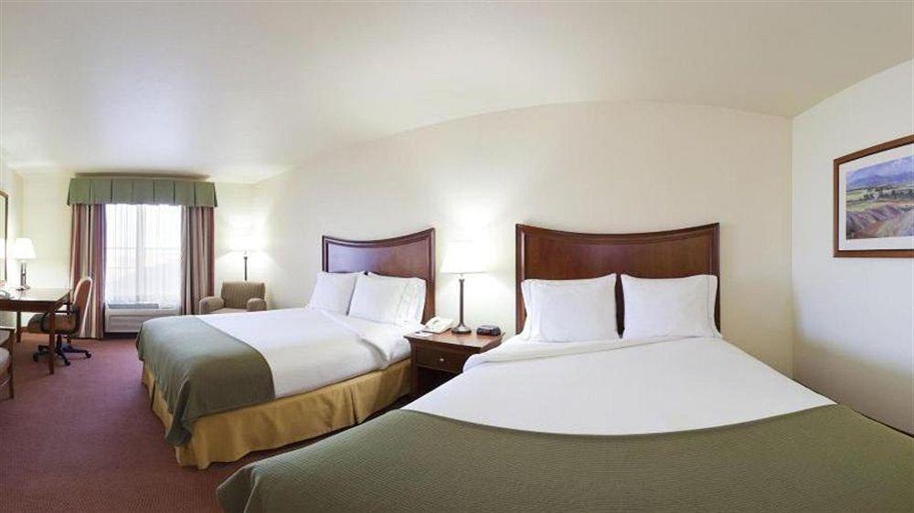 Holiday Inn Express Turlock By Ihg מראה חיצוני תמונה